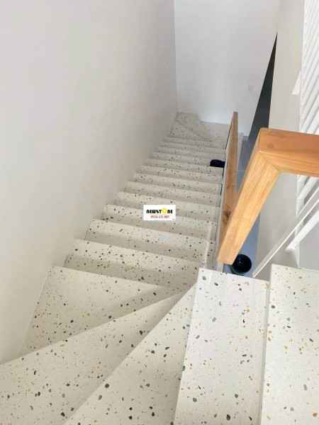 XU HƯỚNG SỬ DỤNG CẦU THANG ĐÁ MÀI TERRAZZO TRONG THIẾT KẾ NỘI THẤT NĂM 2025